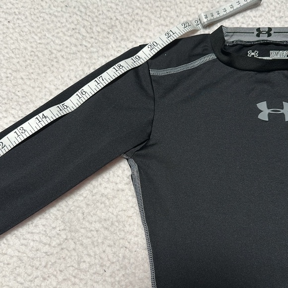 Under Armour UPF 50+ Fitted Heat Gear L/S Shirt, EUC, Size YS - Picture 7 of 10